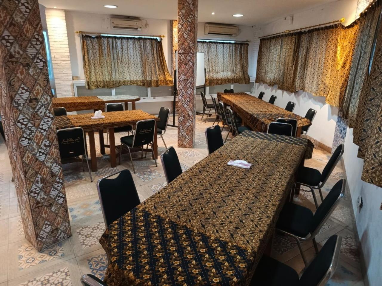 Tempat Tidur & Sarapan Retro